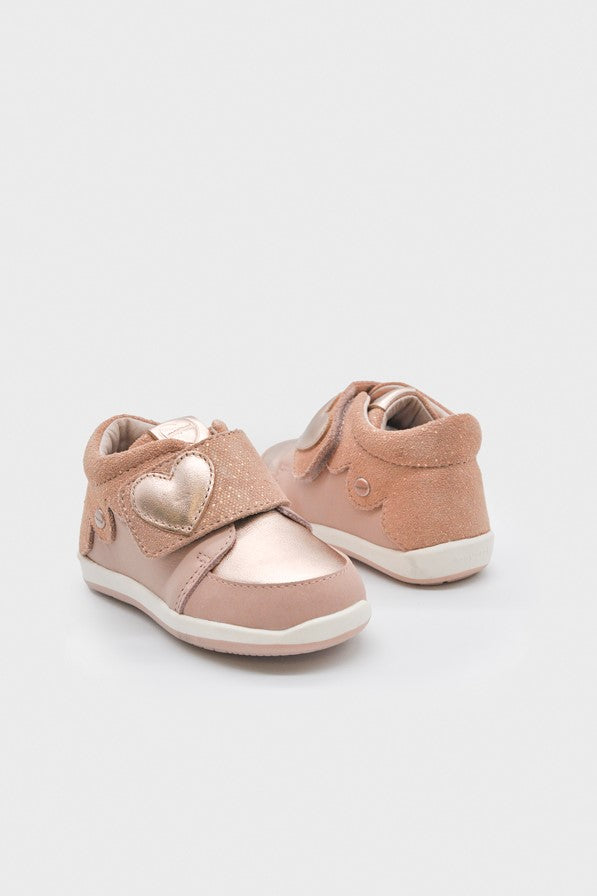 Черевики 'Neutral Serenity' з сердечком Mayoral