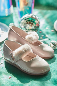 Туфлі 'The Old Blue' оздоблені екохутром Mayoral