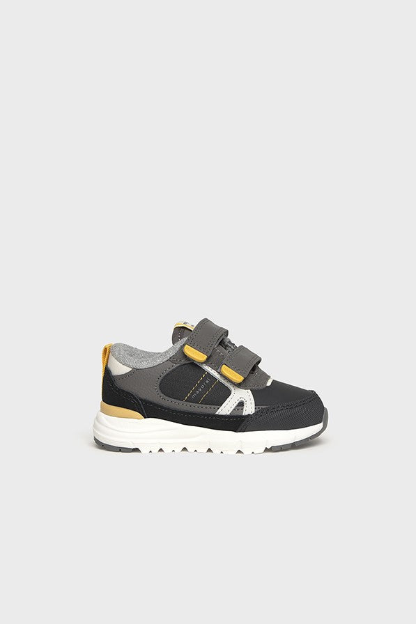 Кросівки 'Seattle' на липучці Mayoral